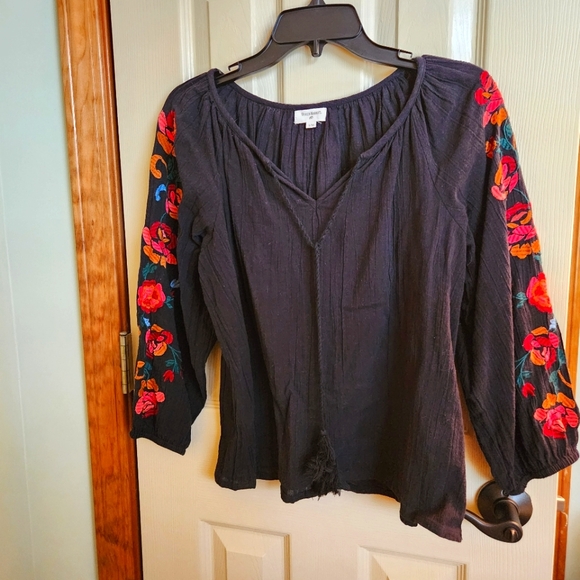 World Market floral embroidered sleeves Spanish  Boho blouse - Picture 1 of 8